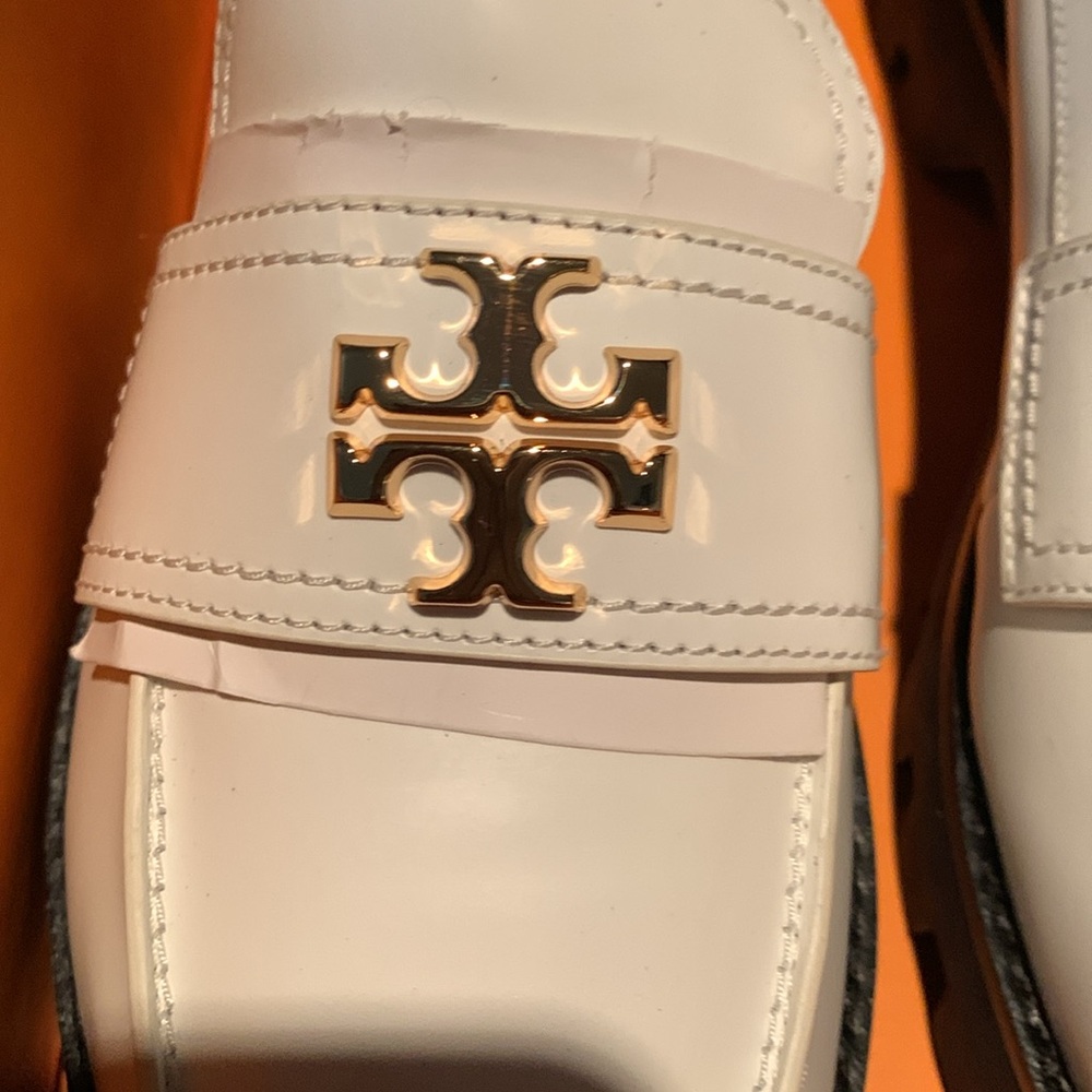 TORY BURCH MINI EVERLY CHUNNKY LOAFER CAMBRIDGE -CALF- WHITE size 8/New Ivory - Picture 5 of 12
